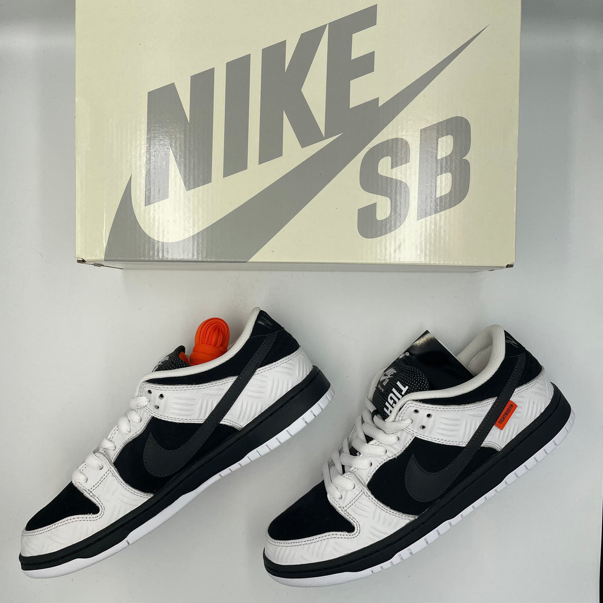 TIGHTBOOTH × Nike SB Dunk Low Pro QS 