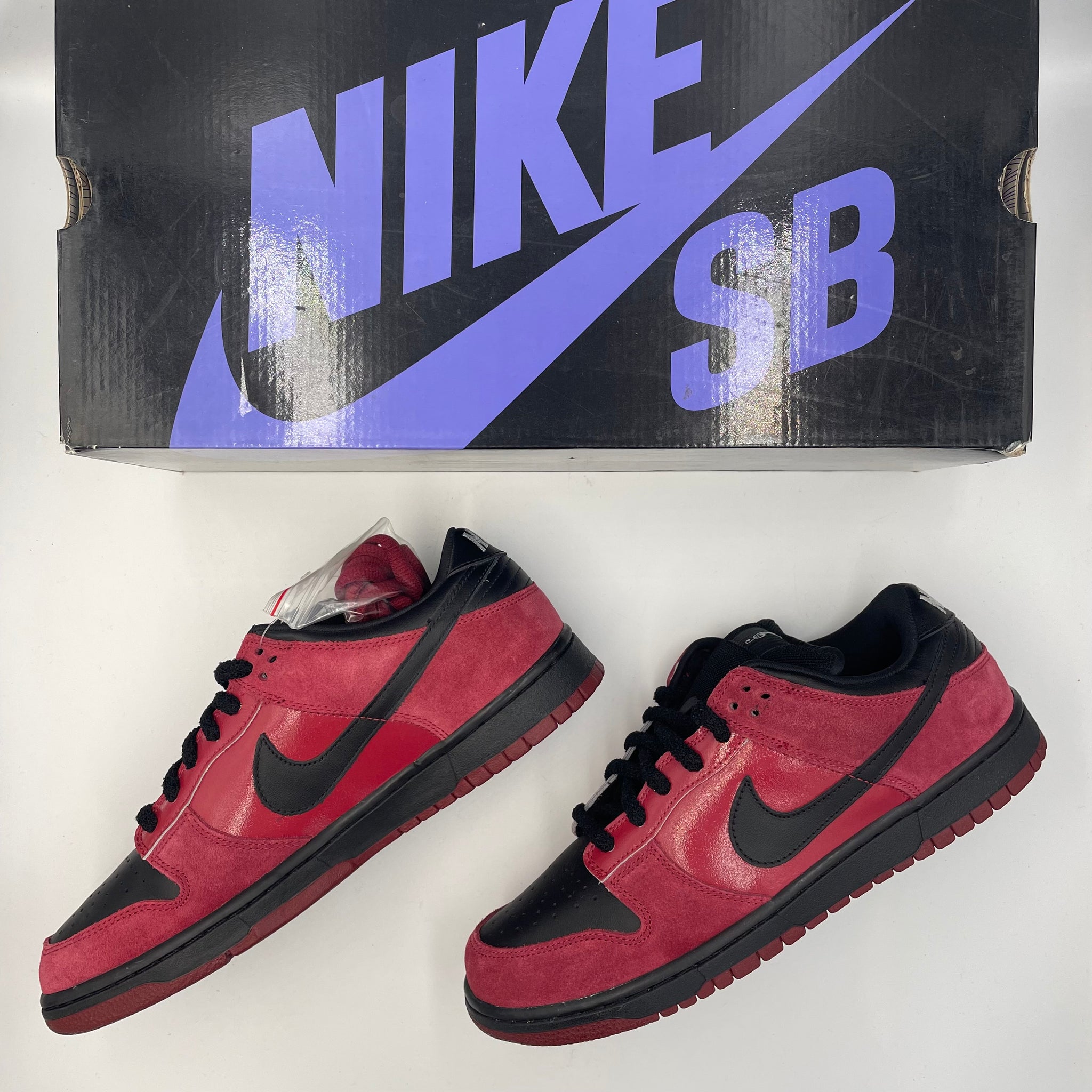 NIKE SB / DUNK LOW PRO SB/ダンクロープロ/レッド/MILLI VANILLI FALLEN HEROES// 5D2BC169-3683-4898-A325-