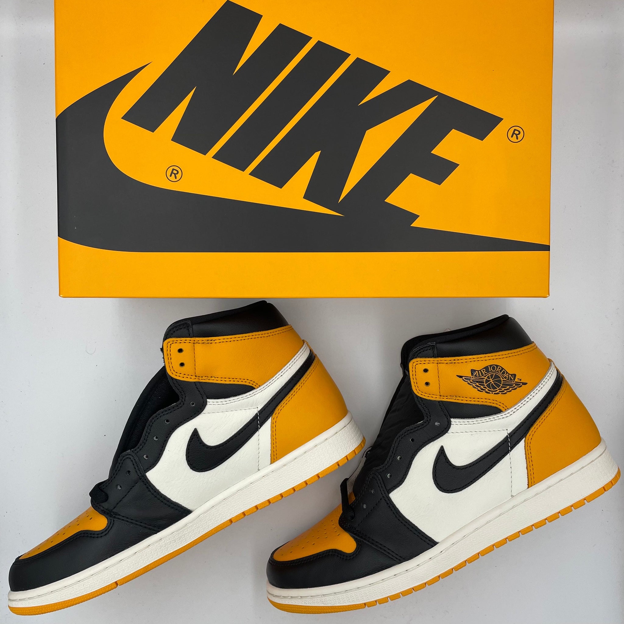 Nike ベージュ スタジャン WORLD CHAMPS 1972 Nike ベージュ スタジャン WORLD CHAMPS 1972 - メルカリ