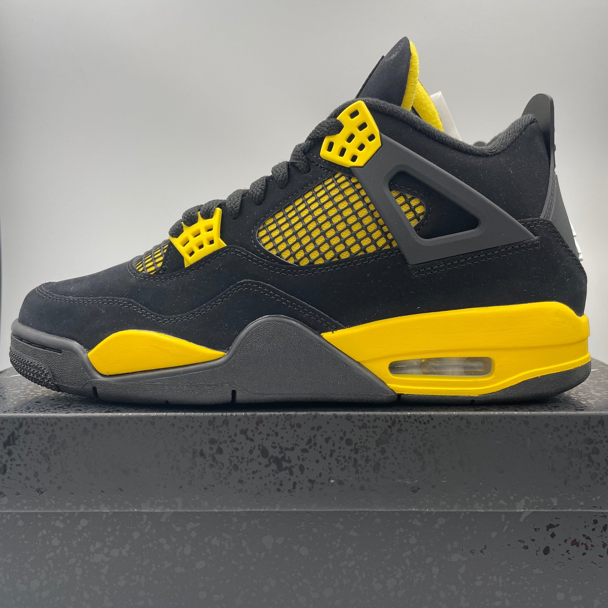 AIR JORDAN 4 RETRO BLACK/WHITE-TOUR YELLOW NOIR/JAUNE TOUR